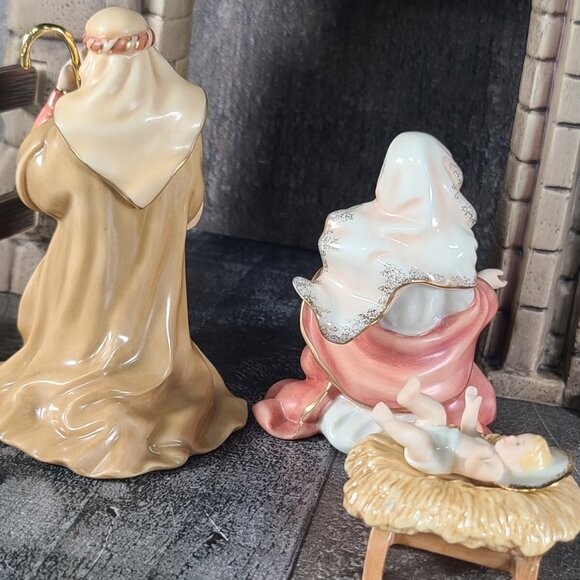 Lenox Mary Joesph Baby Jesus & Stable W/ Boxes - Picture 4 of 12